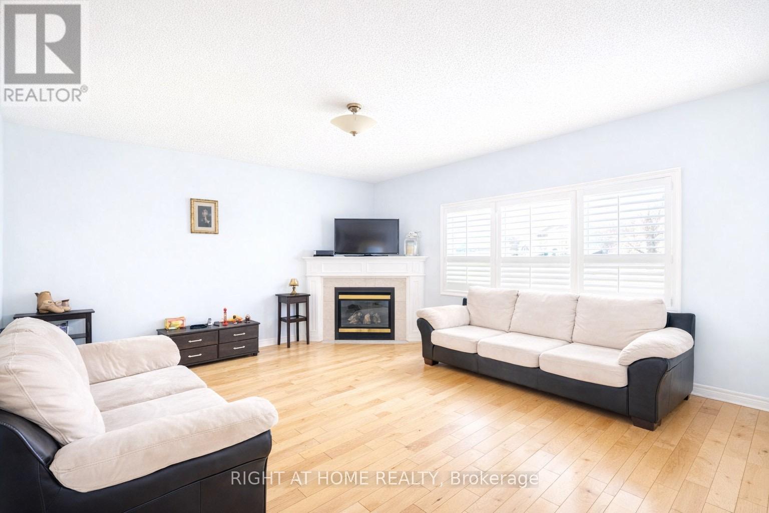 4721 Colombo Cres Crescent, Mississauga, Ontario  L5M 7R3 - Photo 3 - W13147240