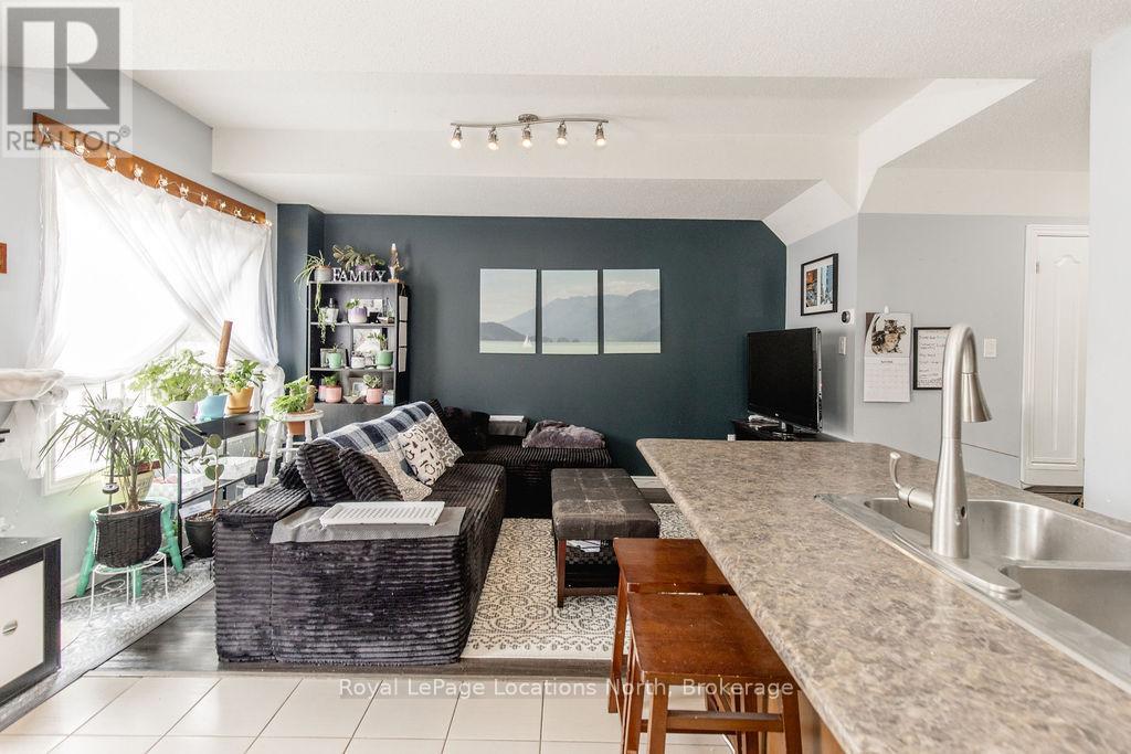 16 Arcadia Road, Wasaga Beach, Ontario  L9Z 3C7 - Photo 9 - S13086610