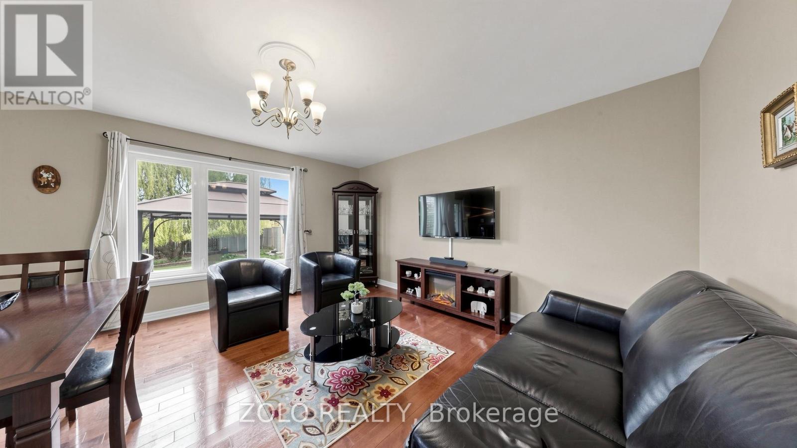 5 Gaal Court, Brantford, Ontario  N3T 6R4 - Photo 3 - X13147250