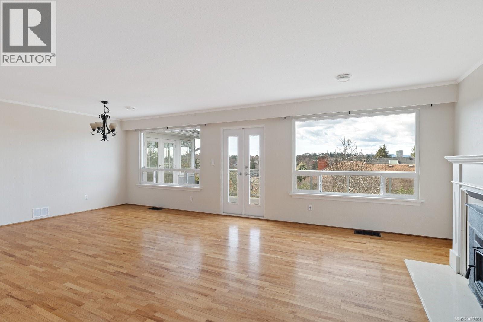 310 Windermere Pl, Victoria, British Columbia  V8S 3J3 - Photo 4 - 1032364