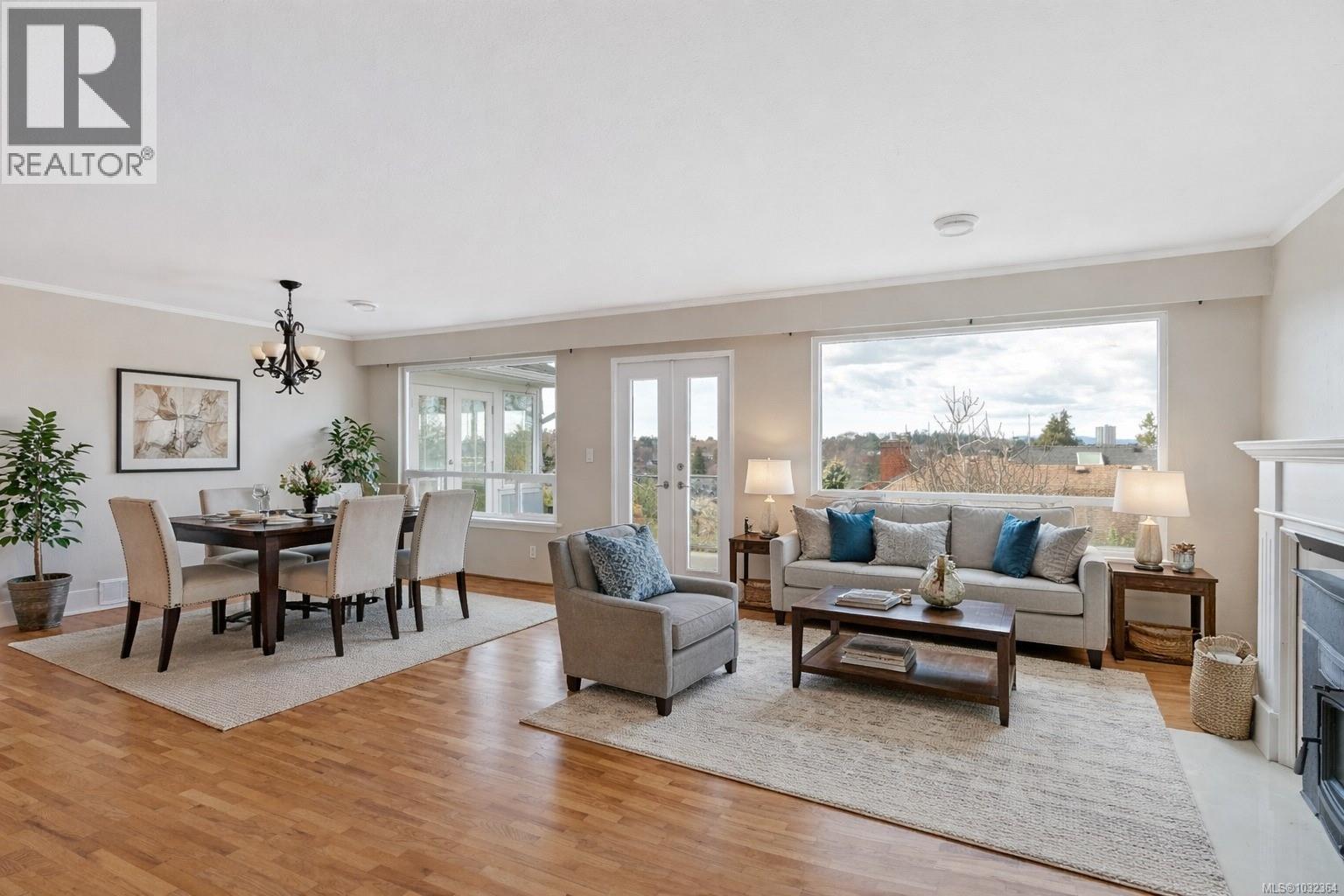 310 Windermere Pl, Victoria, British Columbia  V8S 3J3 - Photo 3 - 1032364