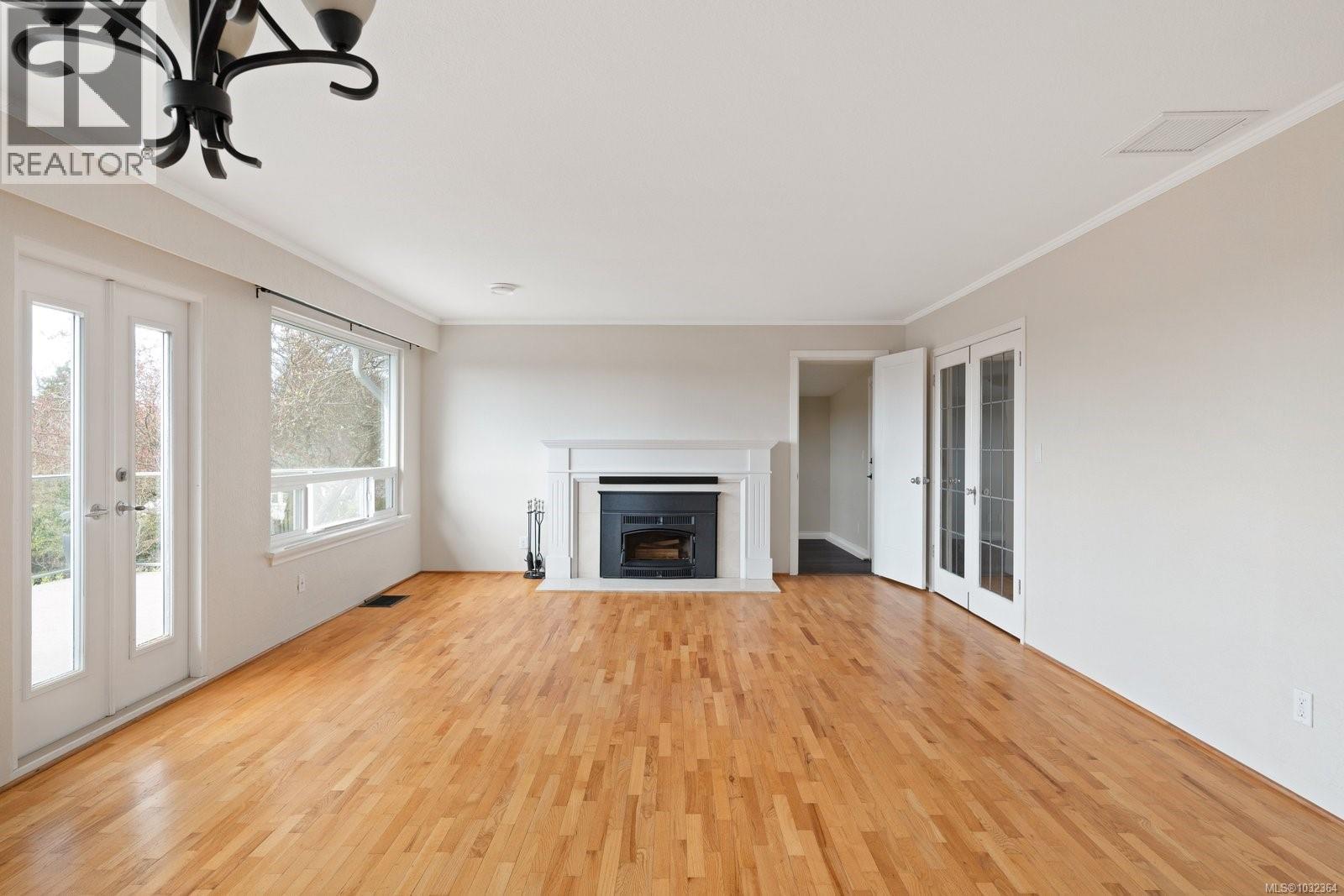 310 Windermere Pl, Victoria, British Columbia  V8S 3J3 - Photo 5 - 1032364