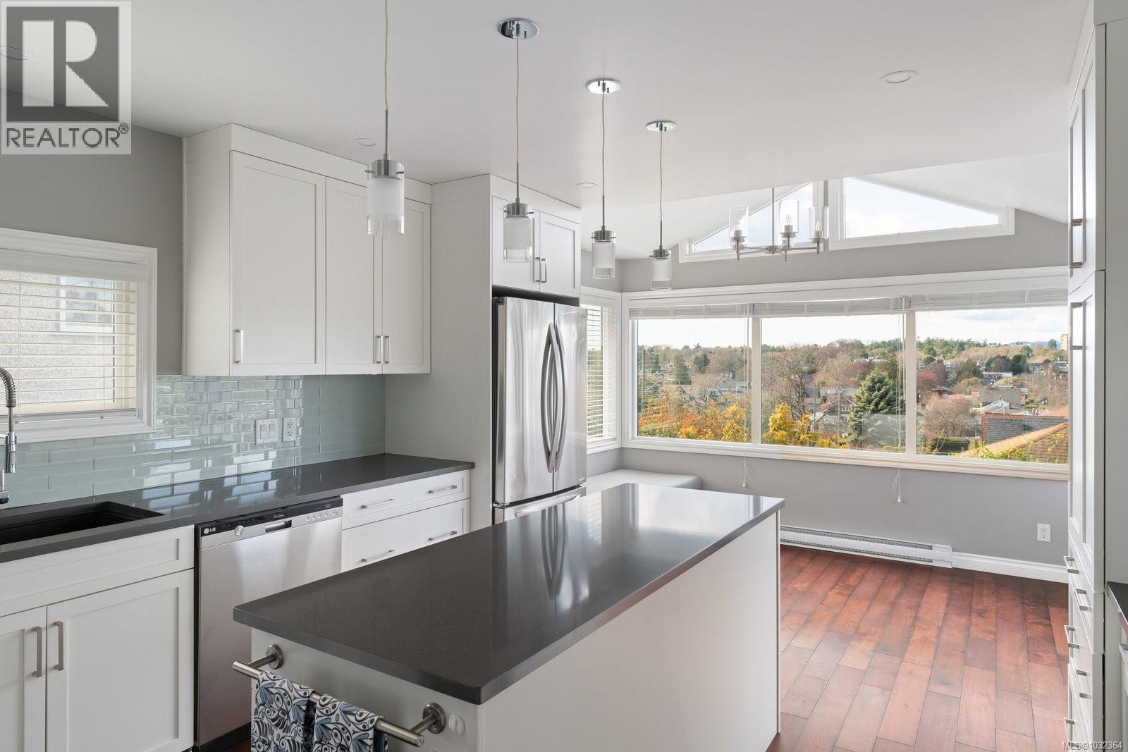 310 Windermere Pl, Victoria, British Columbia  V8S 3J3 - Photo 9 - 1032364