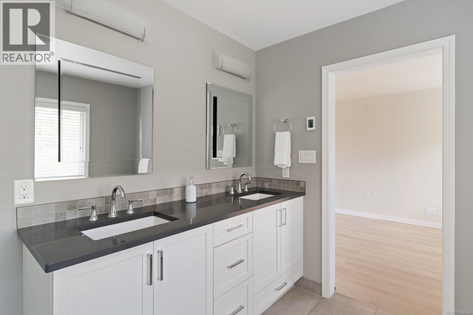 310 Windermere Pl, Victoria, British Columbia  V8S 3J3 - Photo 18 - 1032364