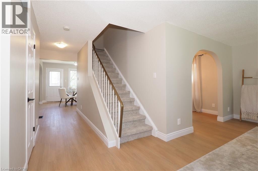 27 Scenic Wood Crescent, Kitchener, Ontario  N2A 3N2 - Photo 5 - 40831127