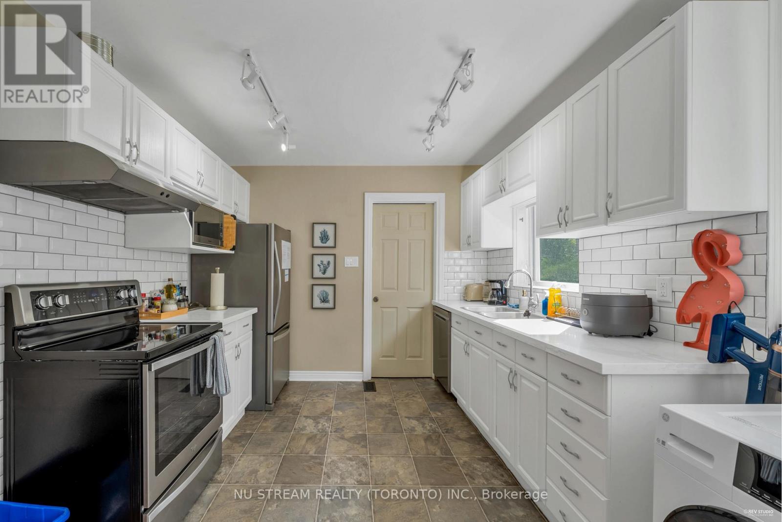 Main Floor - 5 Highvale Road, Toronto, Ontario  M1L 3R2 - Photo 9 - E13147266
