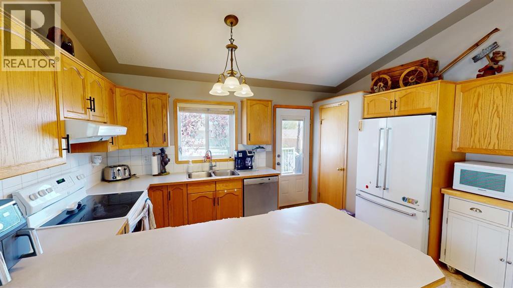 16 Upland Street W, Brooks, Alberta  T1R 1J8 - Photo 5 - A2312613