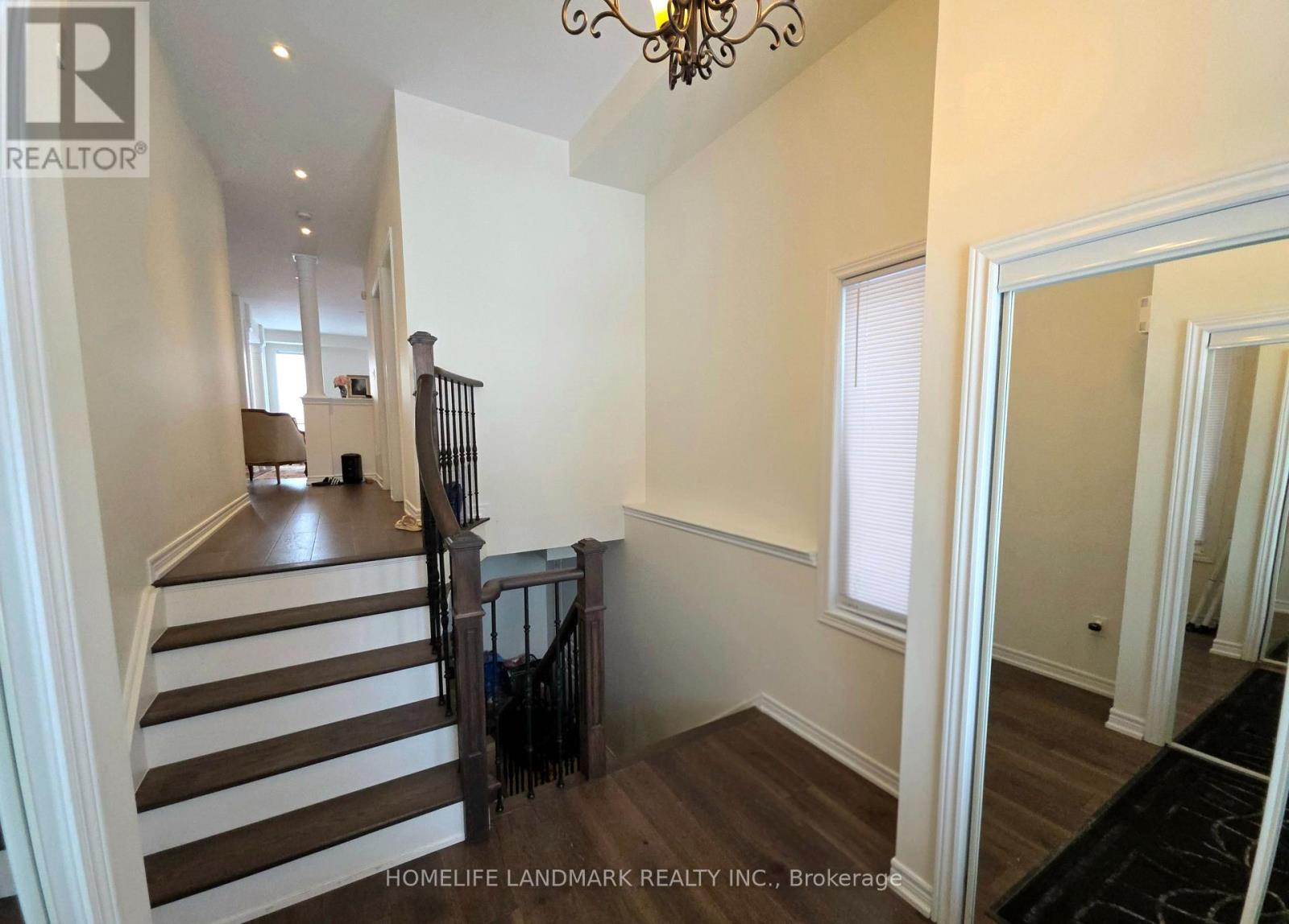 41 Mansard Drive, Richmond Hill, Ontario  L4E 0L7 - Photo 4 - N13147262