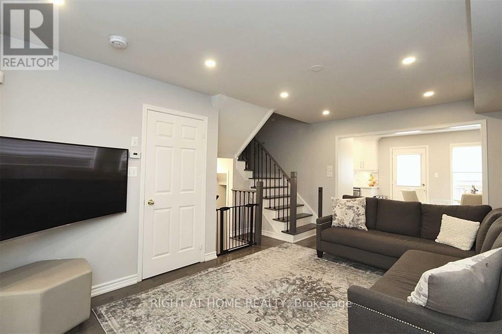 70 Keystar Court, Vaughan, Ontario  L4H 0G9 - Photo 3 - N13147264