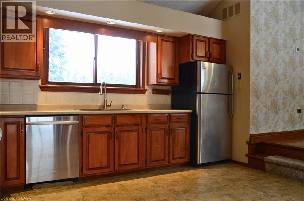 1045 Tremaine Avenue S, Listowel, Ontario  N4W 3G9 - Photo 5 - 40794723
