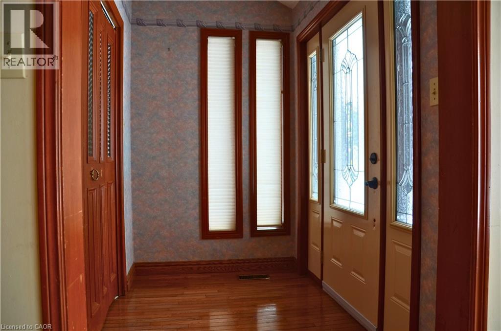 1045 Tremaine Avenue S, Listowel, Ontario  N4W 3G9 - Photo 6 - 40794723
