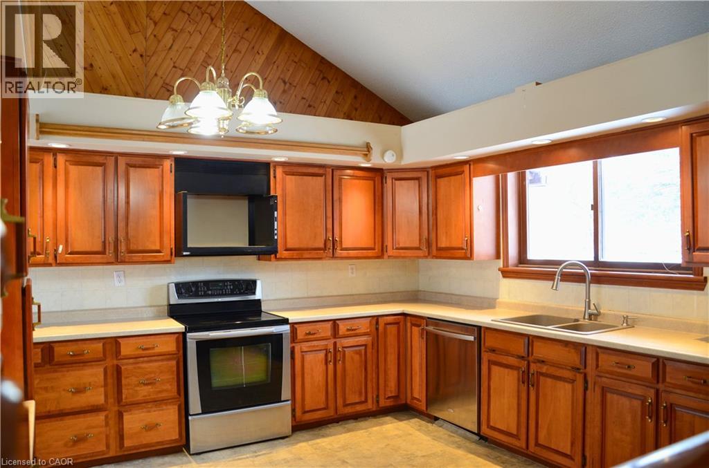 1045 Tremaine Avenue S, Listowel, Ontario  N4W 3G9 - Photo 3 - 40794723