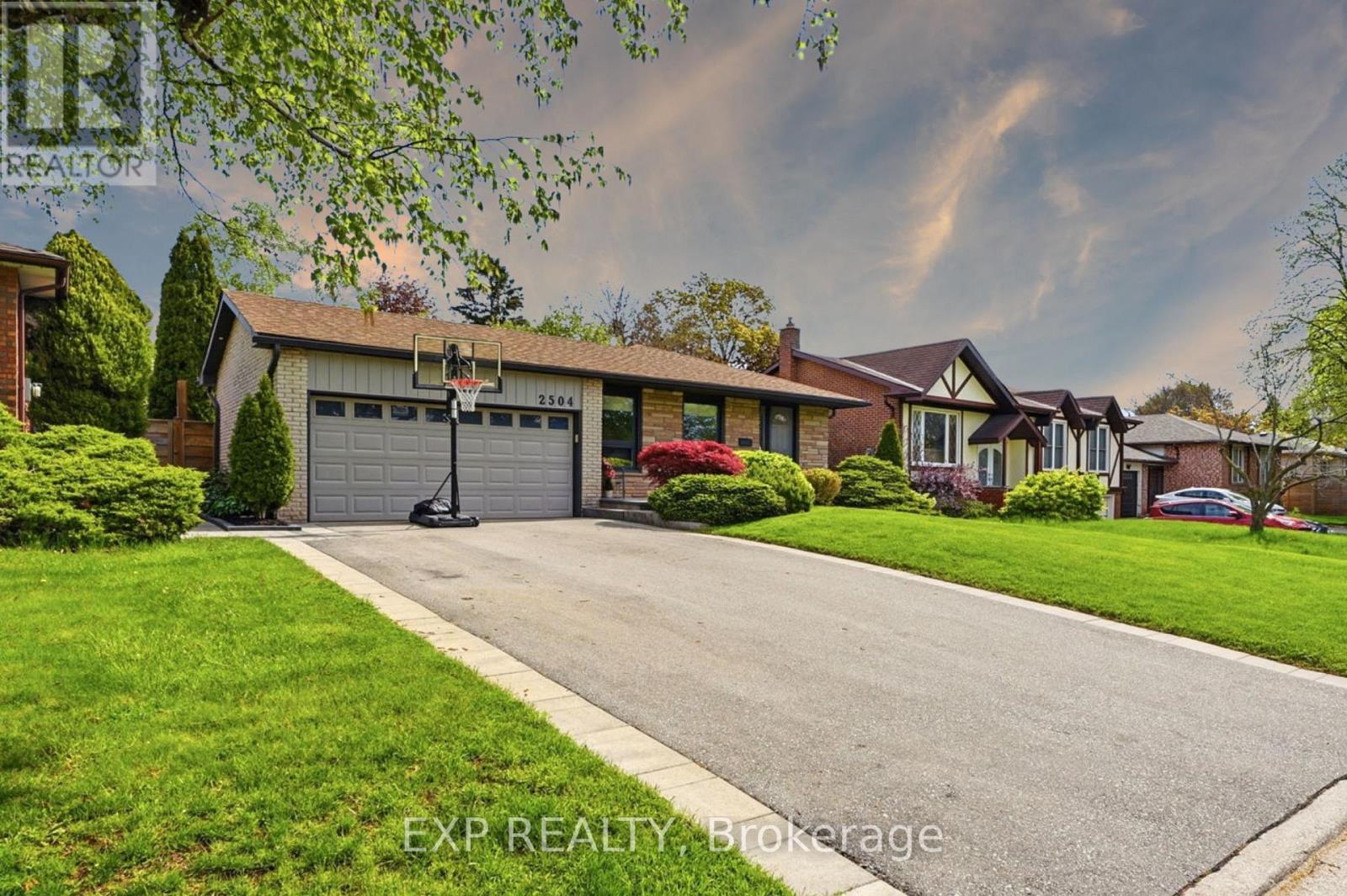 2504 Yarmouth Crescent, Oakville, Ontario  L6L 2M8 - Photo 2 - W13147258