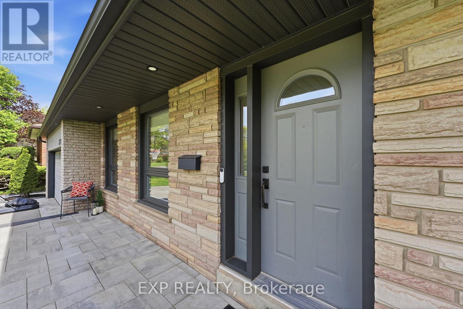 2504 Yarmouth Crescent, Oakville, Ontario  L6L 2M8 - Photo 5 - W13147258