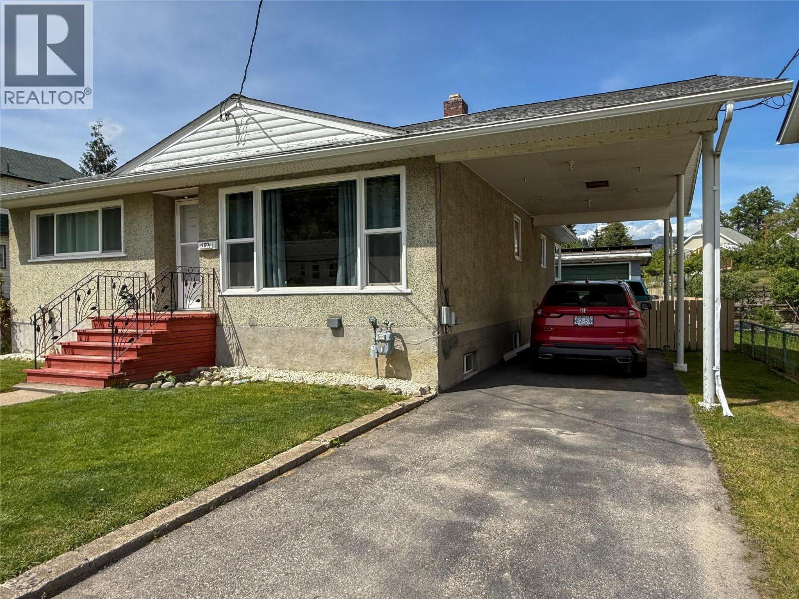 157 Crescent Street, Castlegar, British Columbia  V1N 1B3 - Photo 2 - 10387853