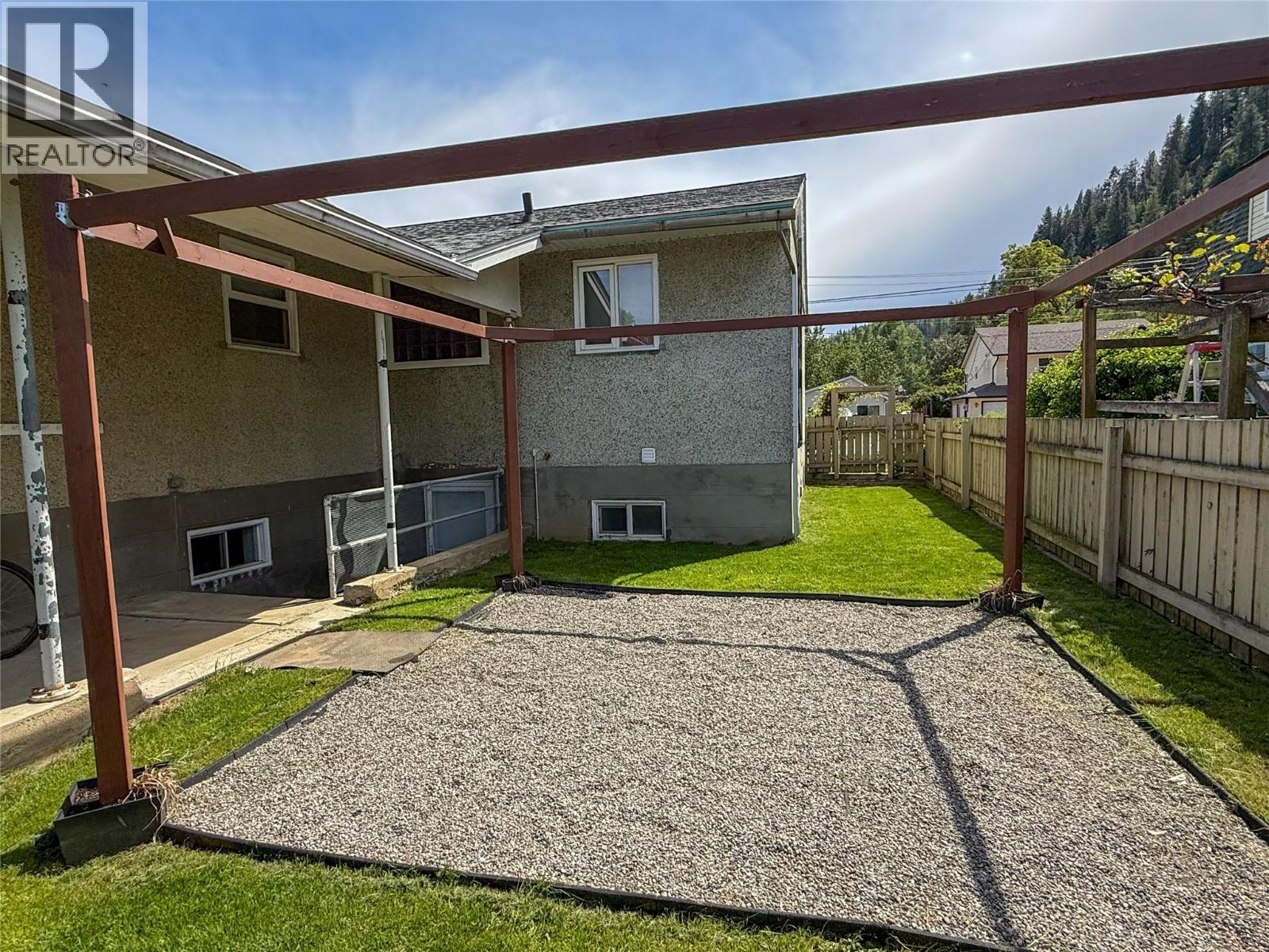 157 Crescent Street, Castlegar, British Columbia  V1N 1B3 - Photo 5 - 10387853