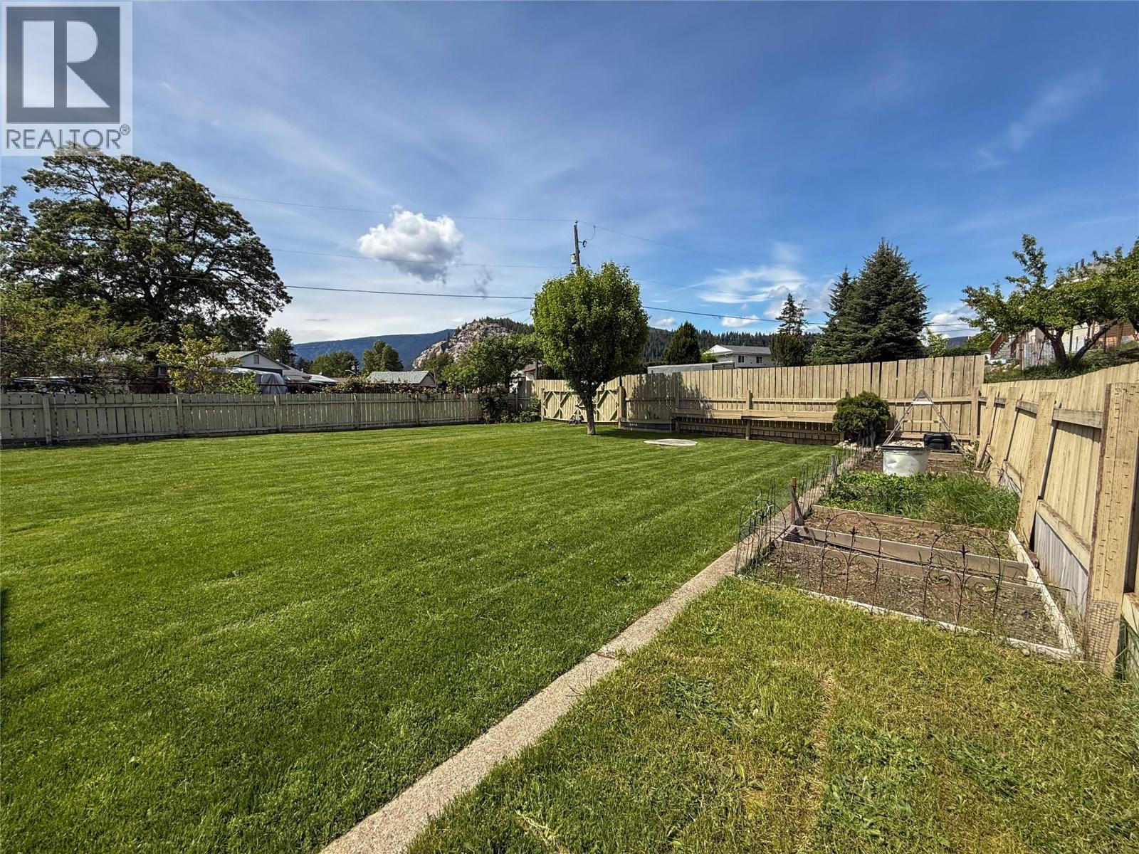 157 Crescent Street, Castlegar, British Columbia  V1N 1B3 - Photo 13 - 10387853