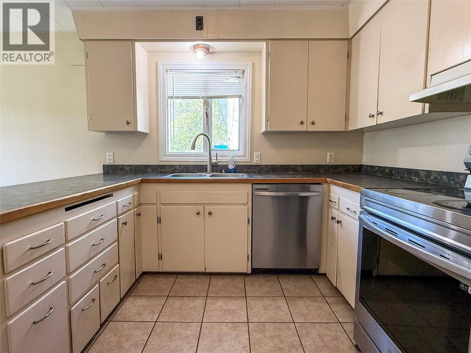 157 Crescent Street, Castlegar, British Columbia  V1N 1B3 - Photo 42 - 10387853