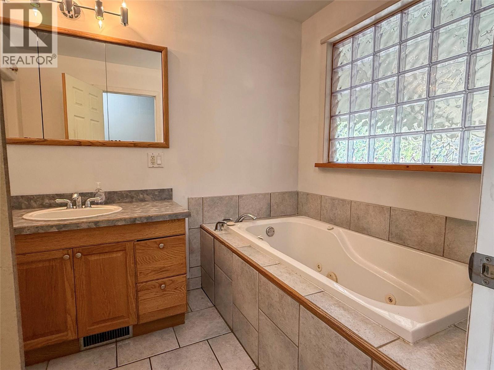 157 Crescent Street, Castlegar, British Columbia  V1N 1B3 - Photo 35 - 10387853