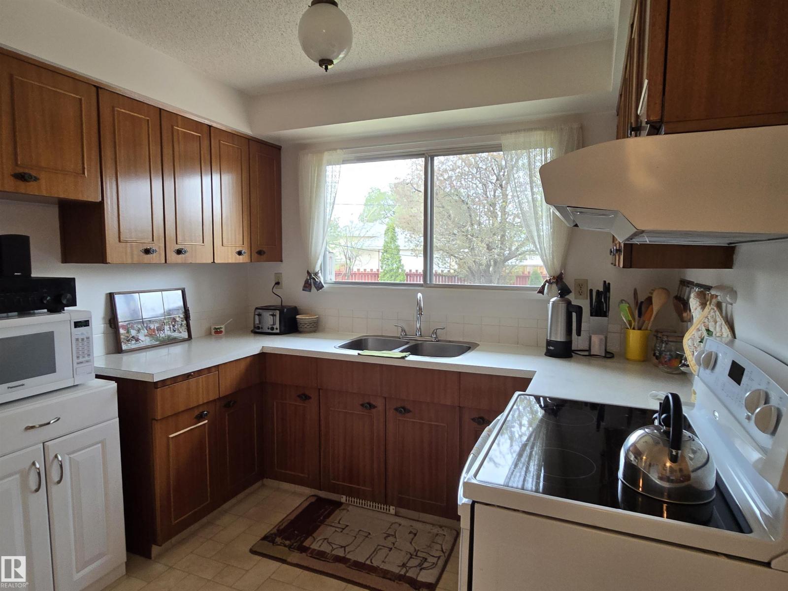 6808 135a Av Nw Nw, Edmonton, Alberta  T5C 2H6 - Photo 9 - E4488692