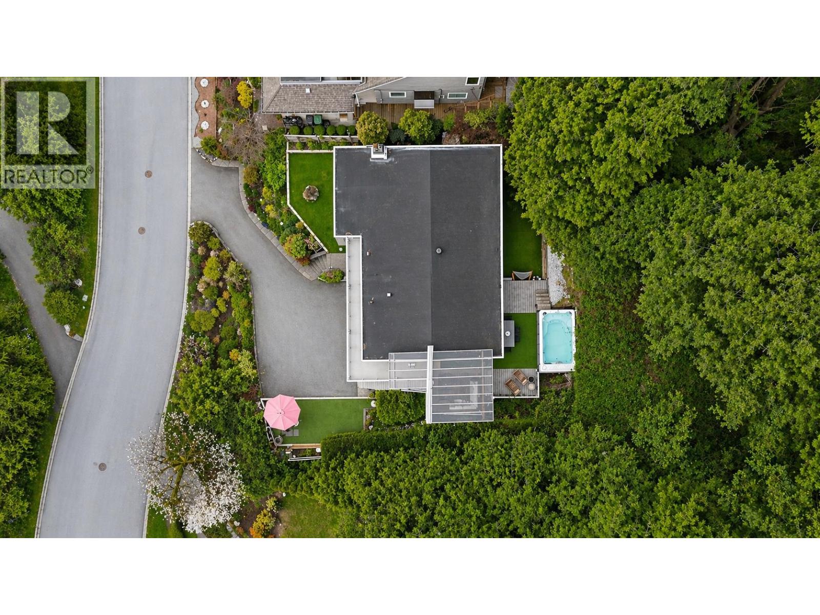 668 Alpine Court, North Vancouver, British Columbia  V7R 2L8 - Photo 32 - R3117061