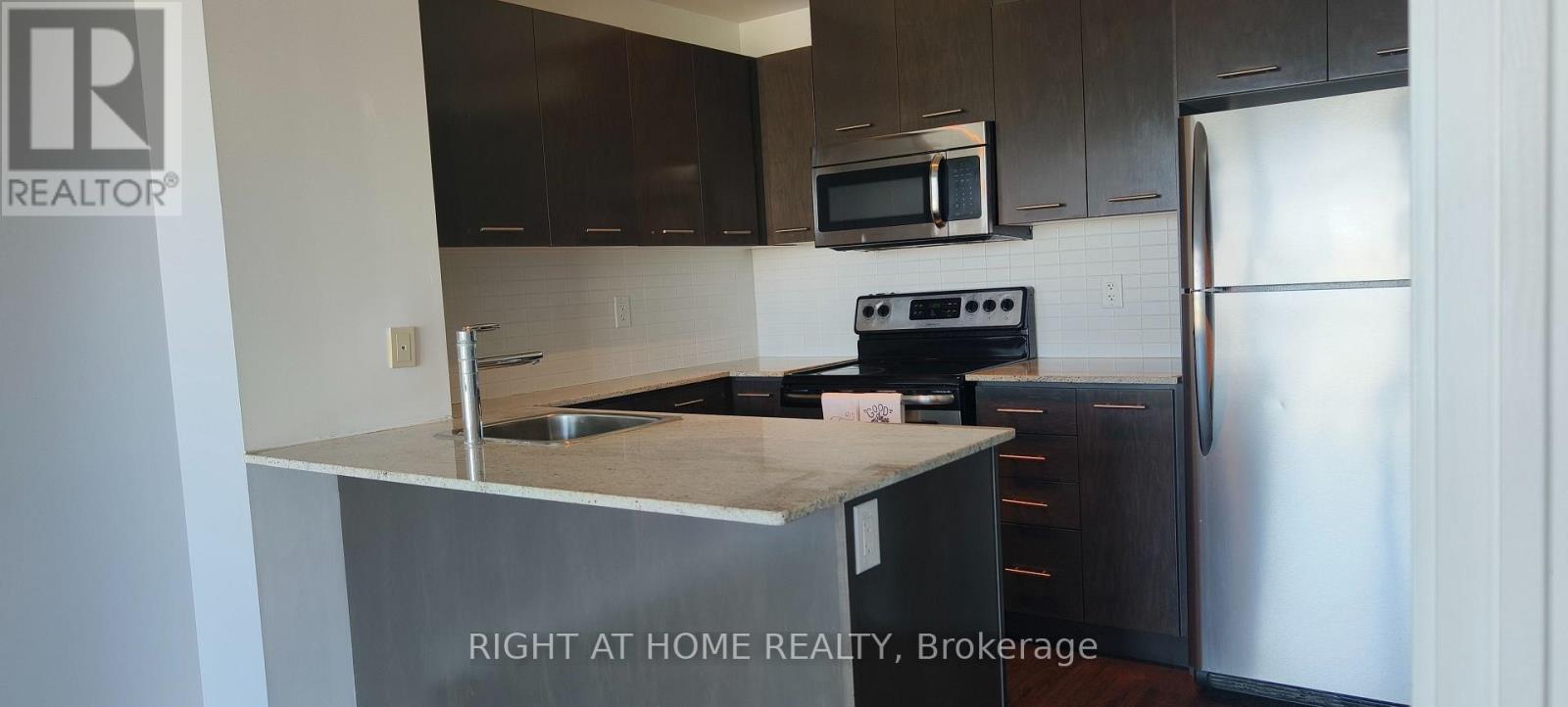 912 - 360 Square One Drive, Mississauga, Ontario  L5B 0E6 - Photo 12 - W13147336