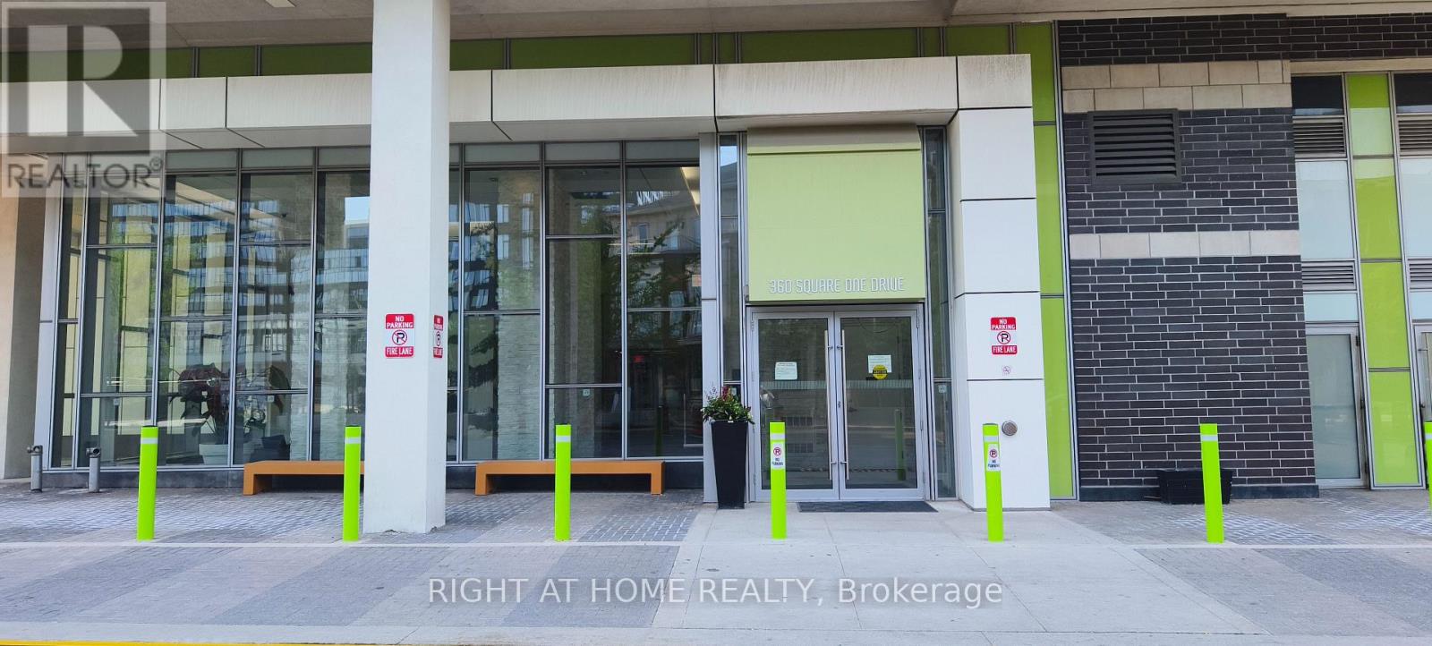 912 - 360 Square One Drive, Mississauga, Ontario  L5B 0E6 - Photo 2 - W13147336