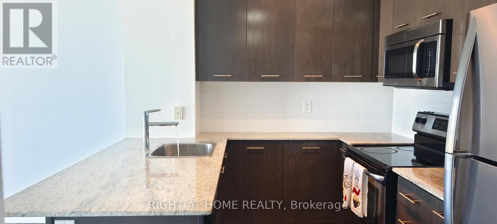 912 - 360 Square One Drive, Mississauga, Ontario  L5B 0E6 - Photo 9 - W13147336