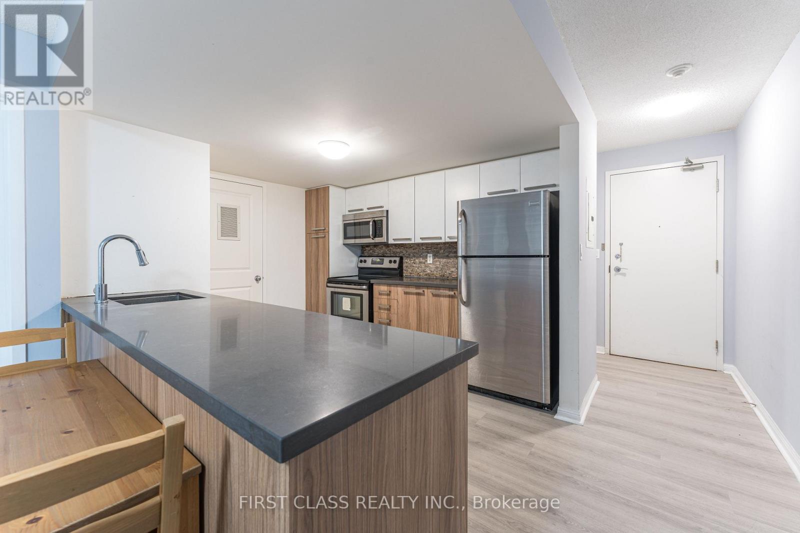 604 - 11 St Joseph Street, Toronto, Ontario  M4Y 3G4 - Photo 2 - C13147400