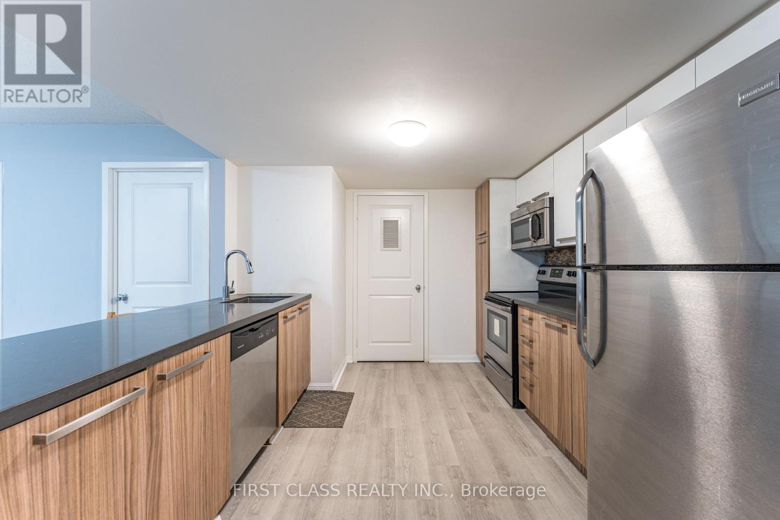604 - 11 St Joseph Street, Toronto, Ontario  M4Y 3G4 - Photo 3 - C13147400