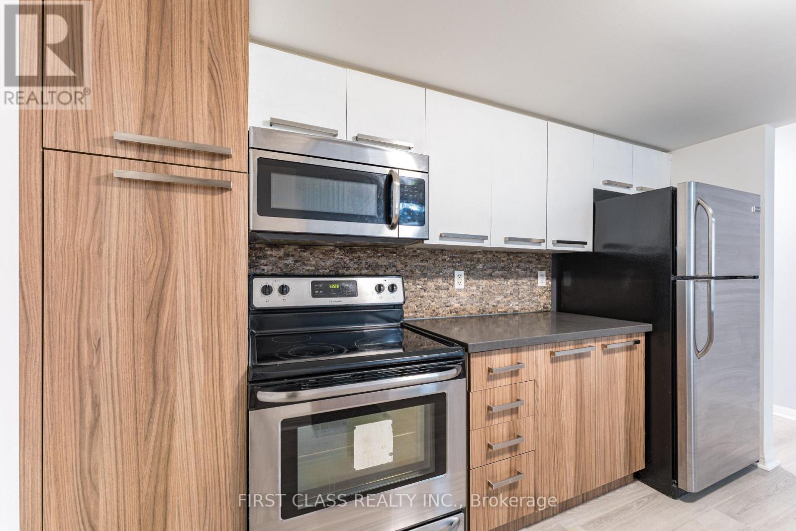 604 - 11 St Joseph Street, Toronto, Ontario  M4Y 3G4 - Photo 4 - C13147400