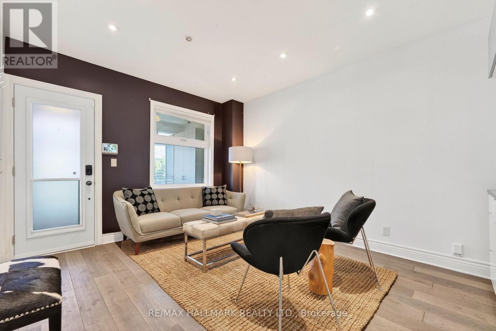 17 Mountalan Avenue, Toronto, Ontario  M4J 1H3 - Photo 10 - E13147388