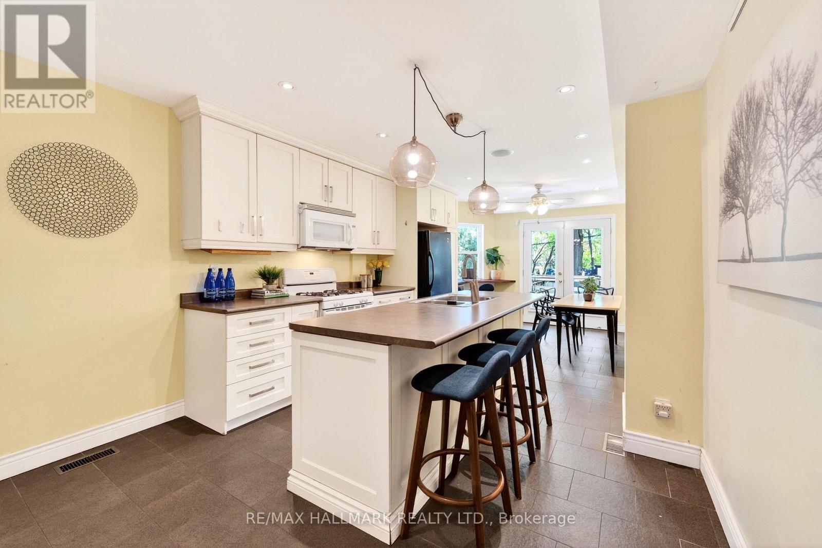 17 Mountalan Avenue, Toronto, Ontario  M4J 1H3 - Photo 13 - E13147388