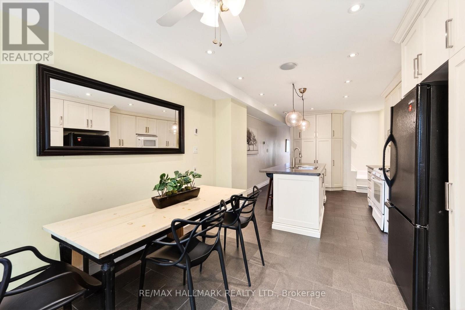 17 Mountalan Avenue, Toronto, Ontario  M4J 1H3 - Photo 19 - E13147388