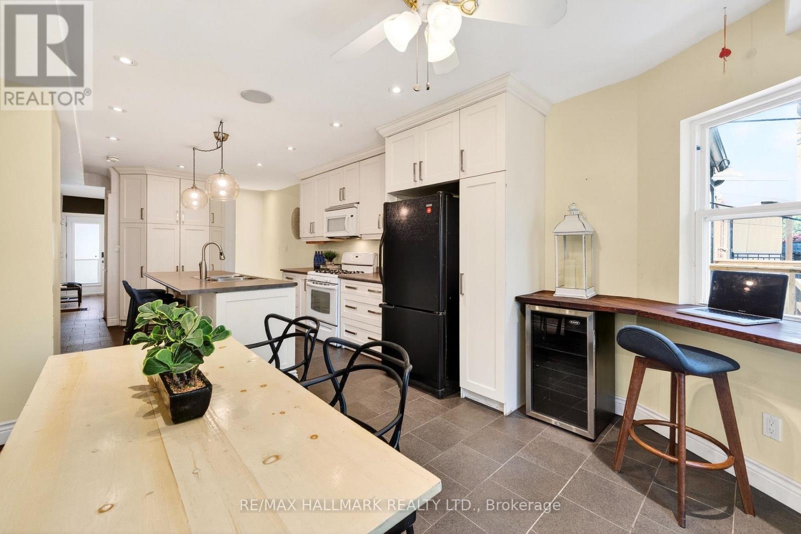 17 Mountalan Avenue, Toronto, Ontario  M4J 1H3 - Photo 20 - E13147388