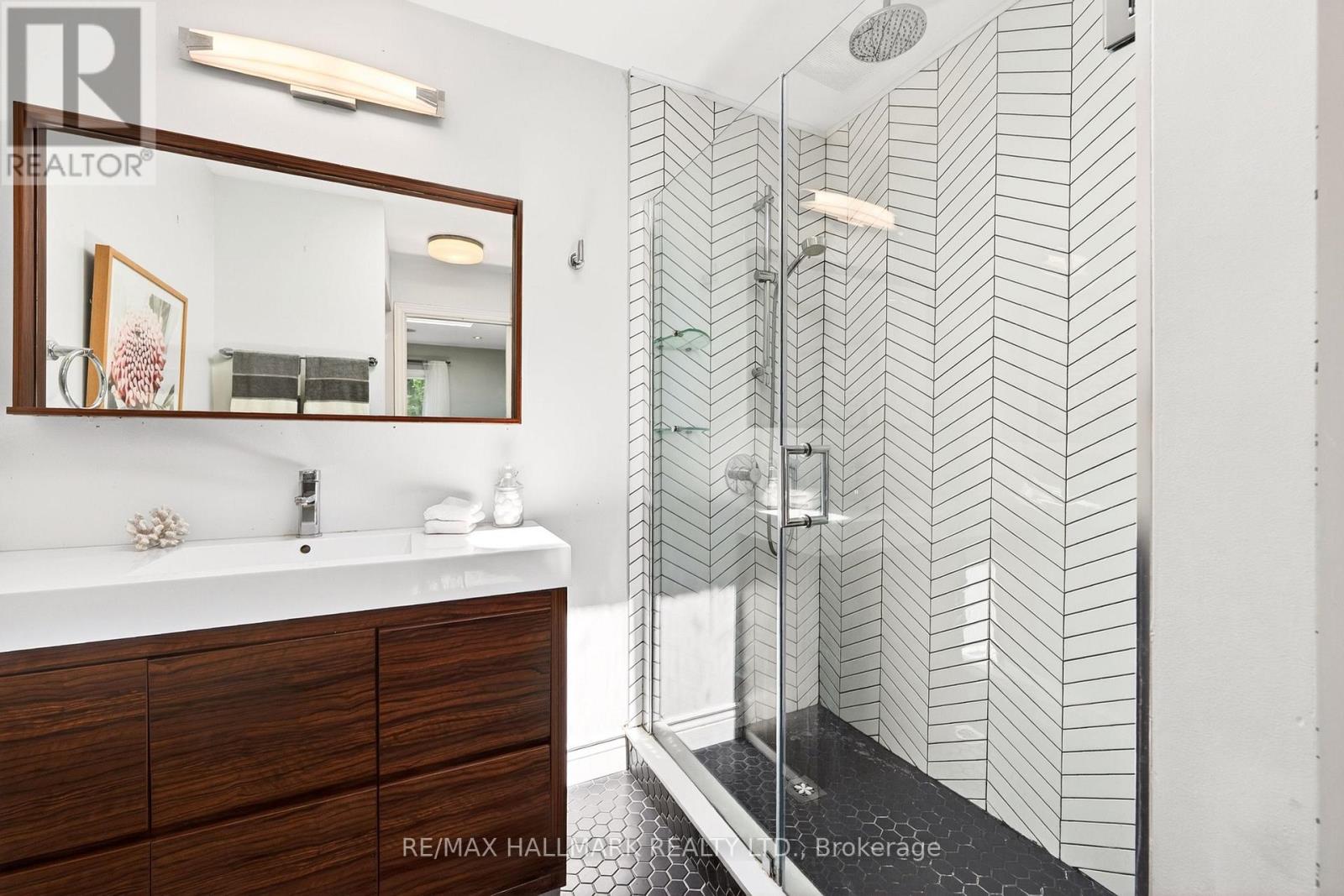 17 Mountalan Avenue, Toronto, Ontario  M4J 1H3 - Photo 26 - E13147388