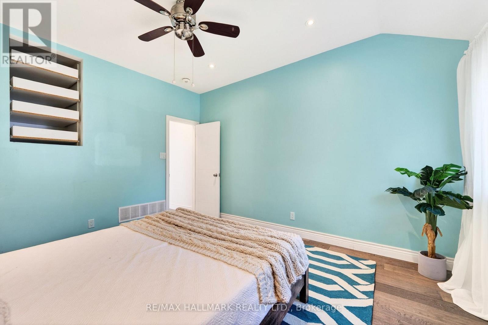 17 Mountalan Avenue, Toronto, Ontario  M4J 1H3 - Photo 28 - E13147388