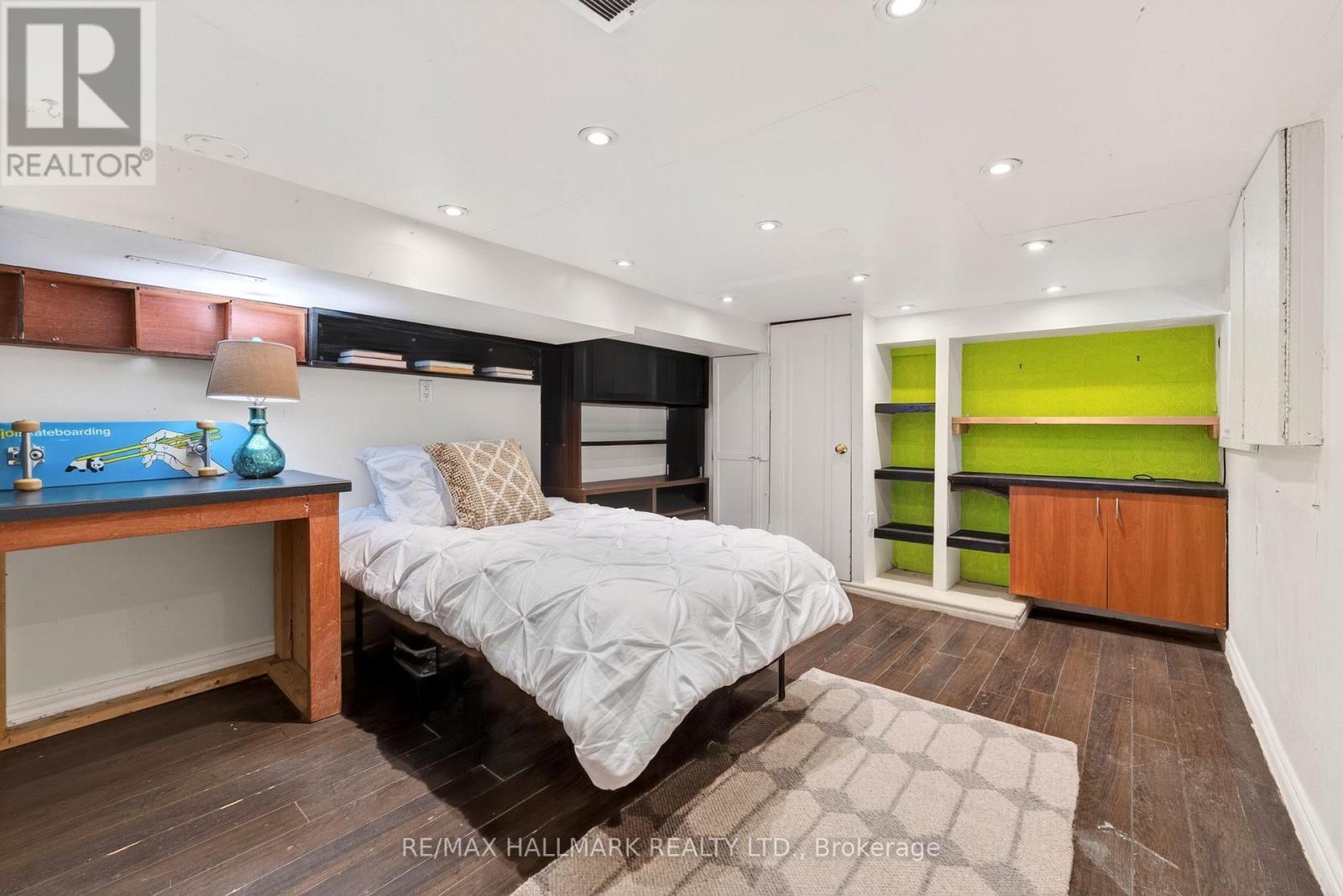 17 Mountalan Avenue, Toronto, Ontario  M4J 1H3 - Photo 31 - E13147388