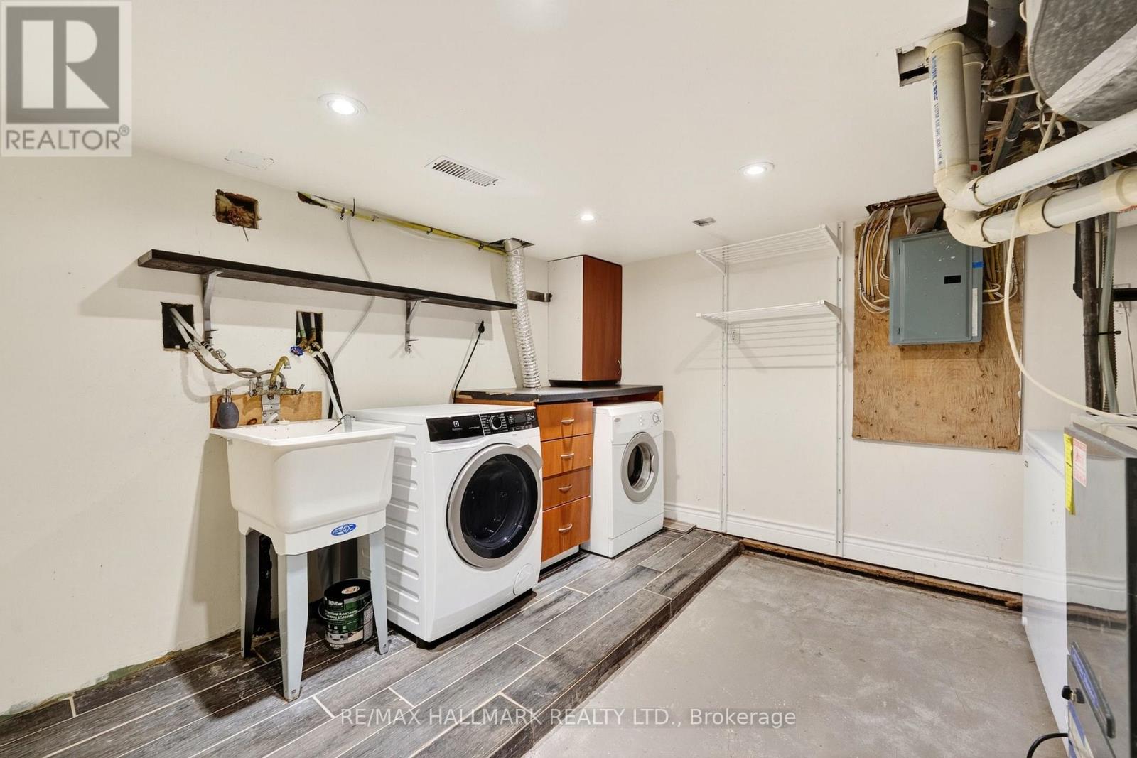 17 Mountalan Avenue, Toronto, Ontario  M4J 1H3 - Photo 33 - E13147388