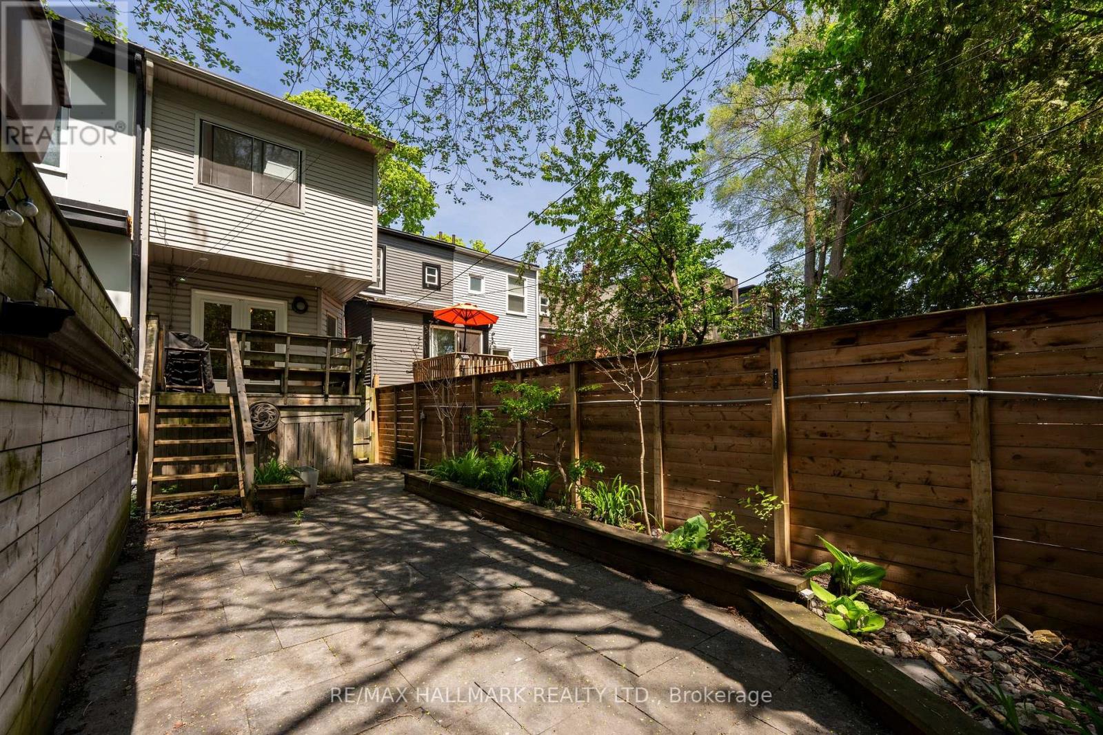 17 Mountalan Avenue, Toronto, Ontario  M4J 1H3 - Photo 37 - E13147388