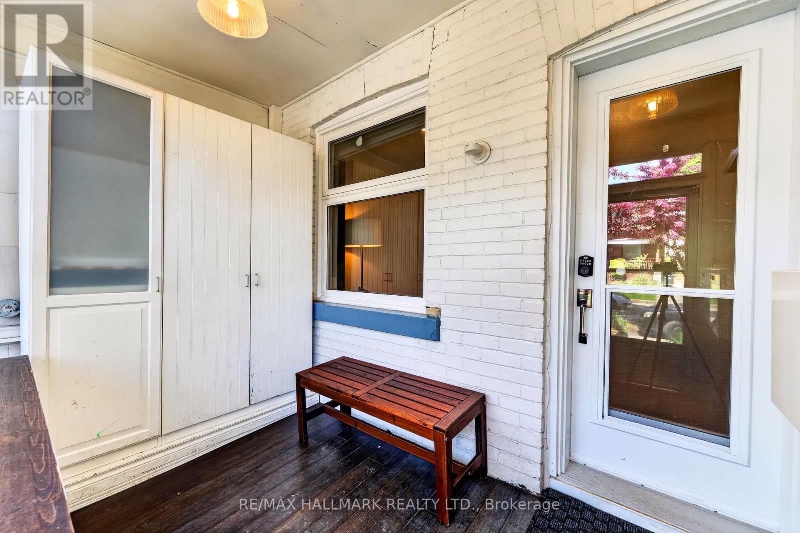 17 Mountalan Avenue, Toronto, Ontario  M4J 1H3 - Photo 7 - E13147388