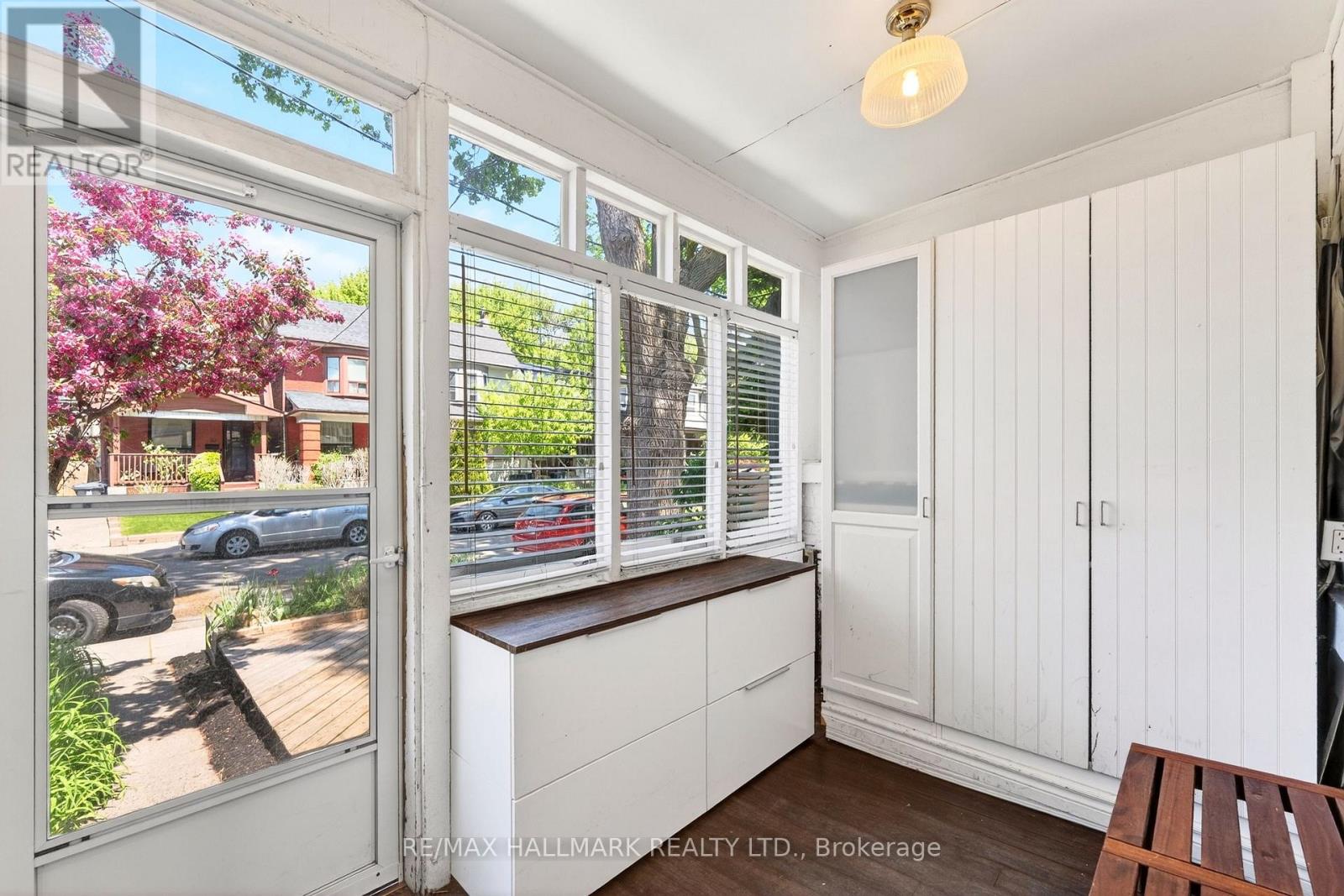 17 Mountalan Avenue, Toronto, Ontario  M4J 1H3 - Photo 8 - E13147388