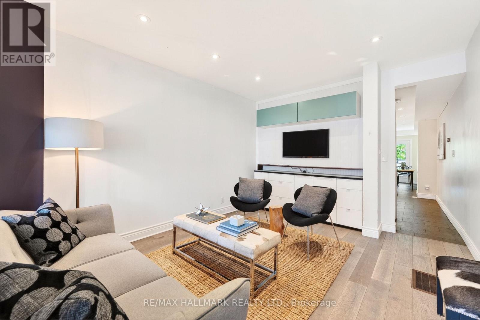 17 Mountalan Avenue, Toronto, Ontario  M4J 1H3 - Photo 9 - E13147388