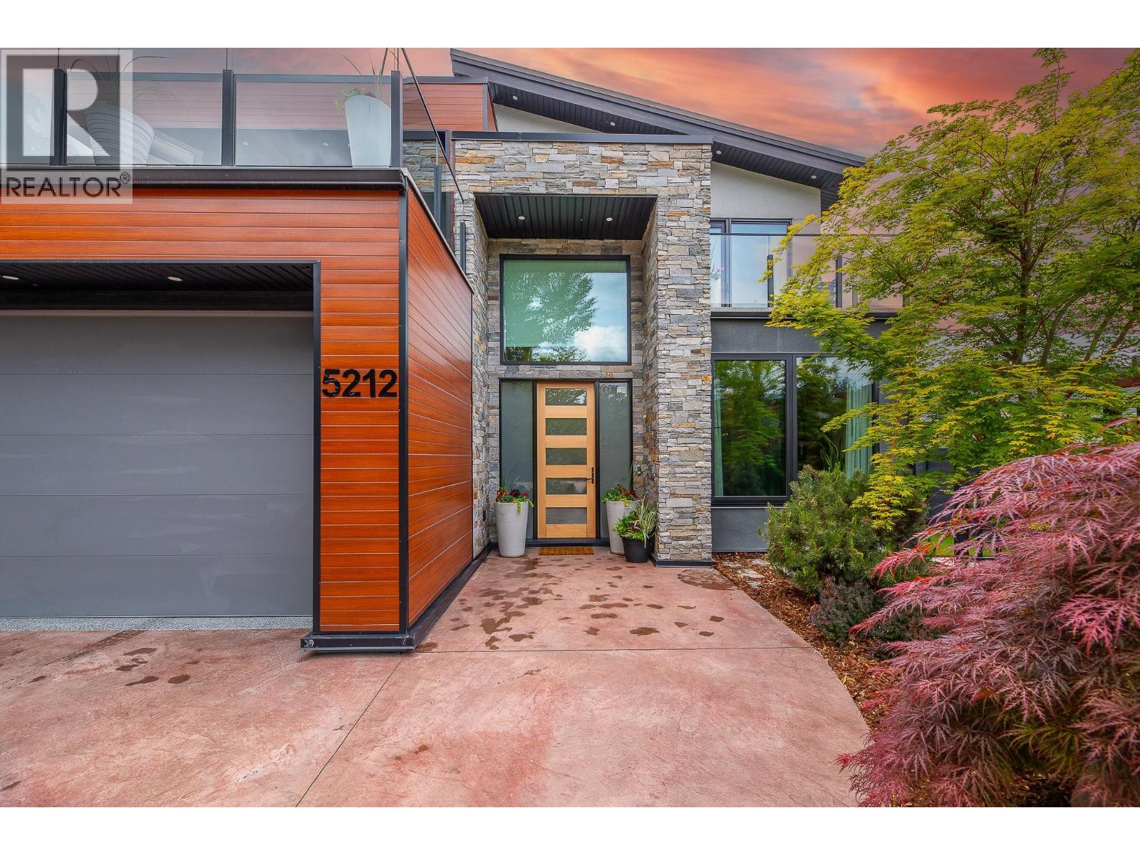 5212 Woods Avenue, Summerland, British Columbia V0H 1Z9 - Photo 2 - 10388073