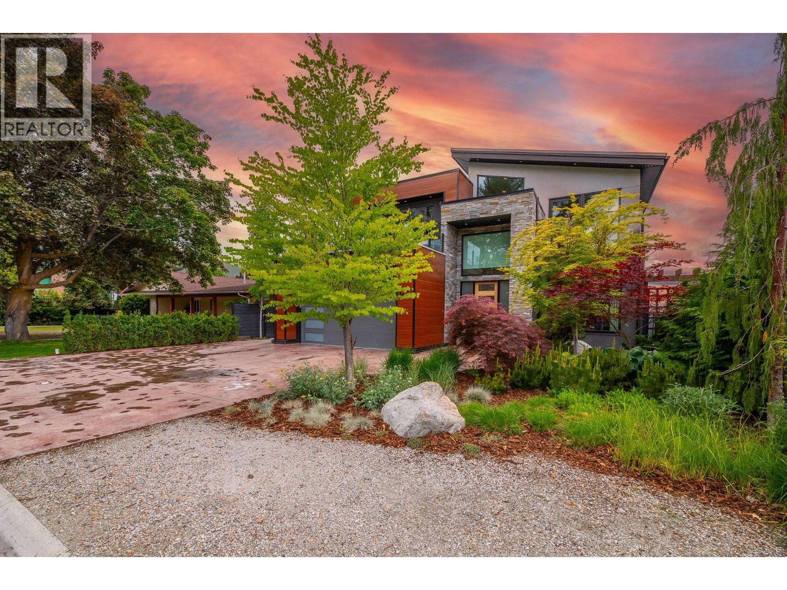 5212 Woods Avenue, Summerland, British Columbia V0H 1Z9 - Photo 3 - 10388073