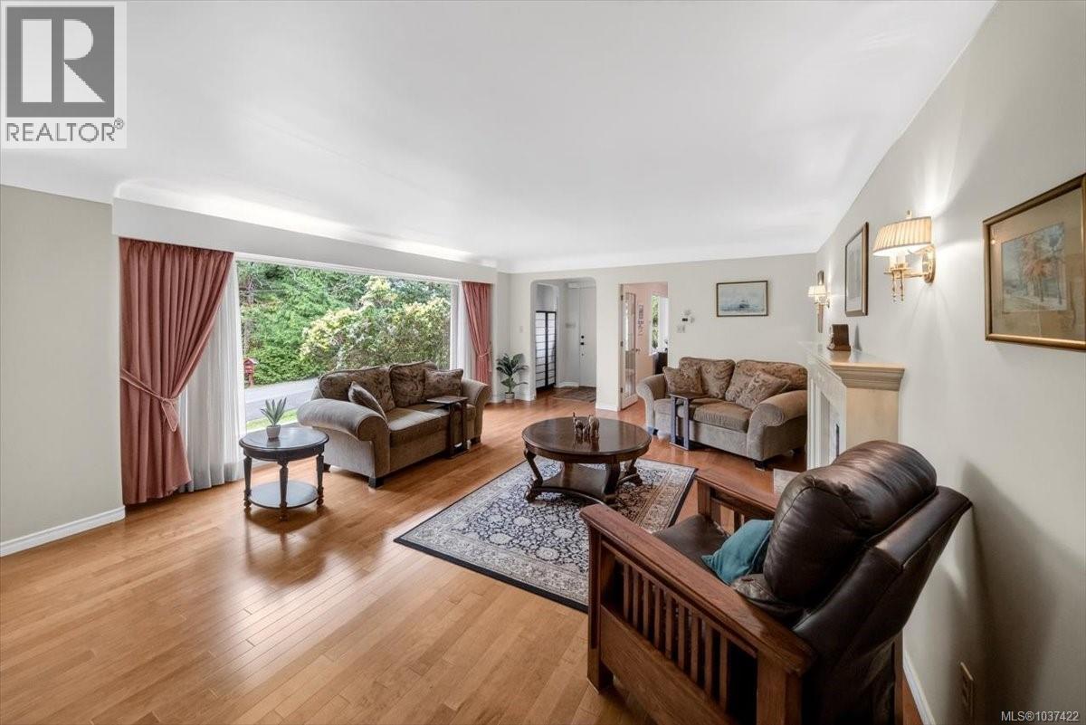 1567 Athlone Dr, Saanich, British Columbia  V8P 2T2 - Photo 14 - 1037422