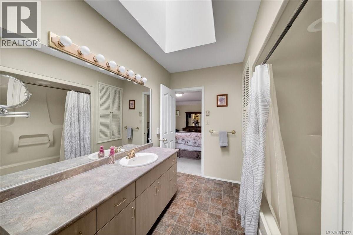 1567 Athlone Dr, Saanich, British Columbia  V8P 2T2 - Photo 30 - 1037422