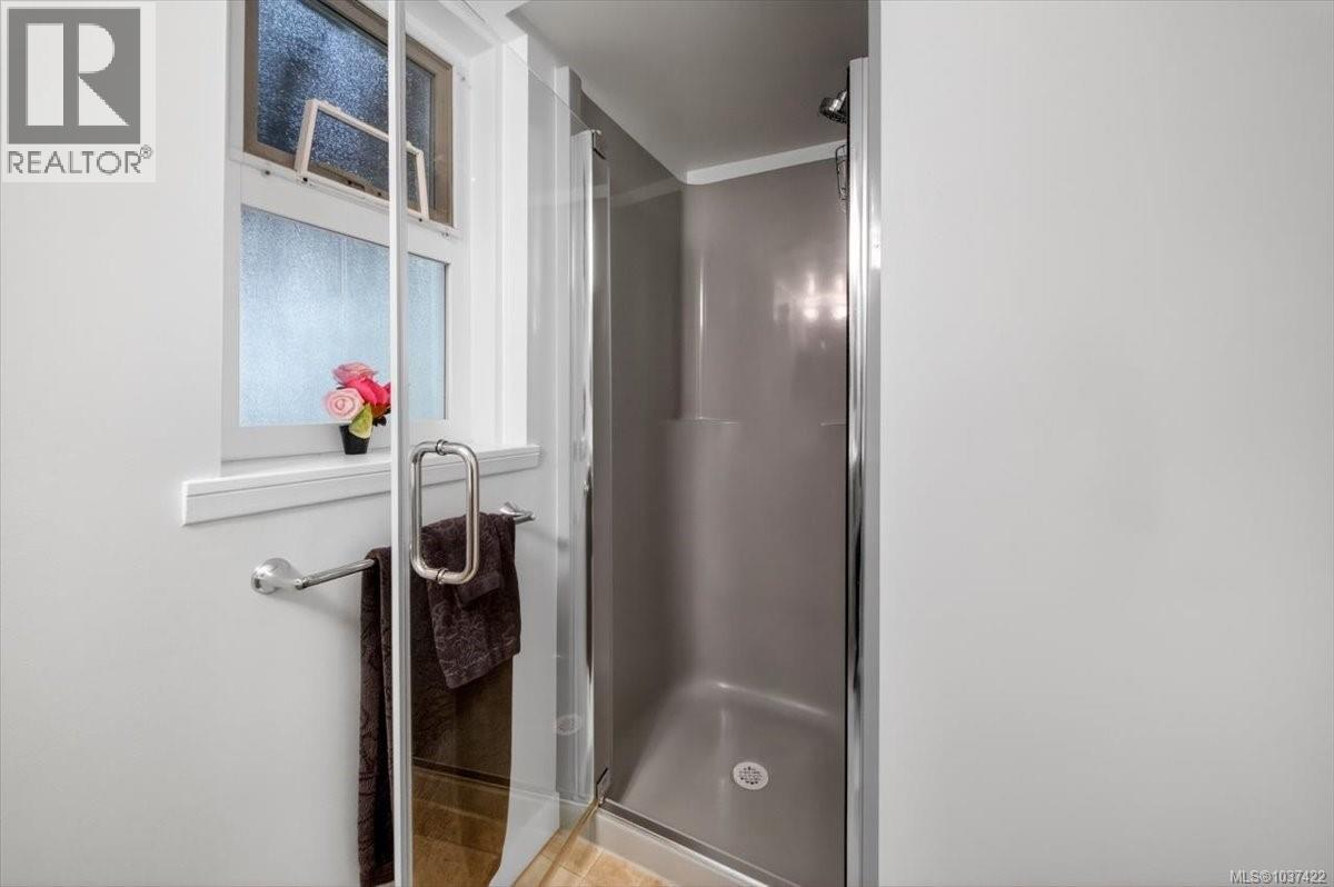 1567 Athlone Dr, Saanich, British Columbia  V8P 2T2 - Photo 40 - 1037422