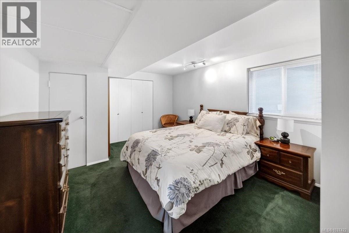 1567 Athlone Dr, Saanich, British Columbia  V8P 2T2 - Photo 47 - 1037422