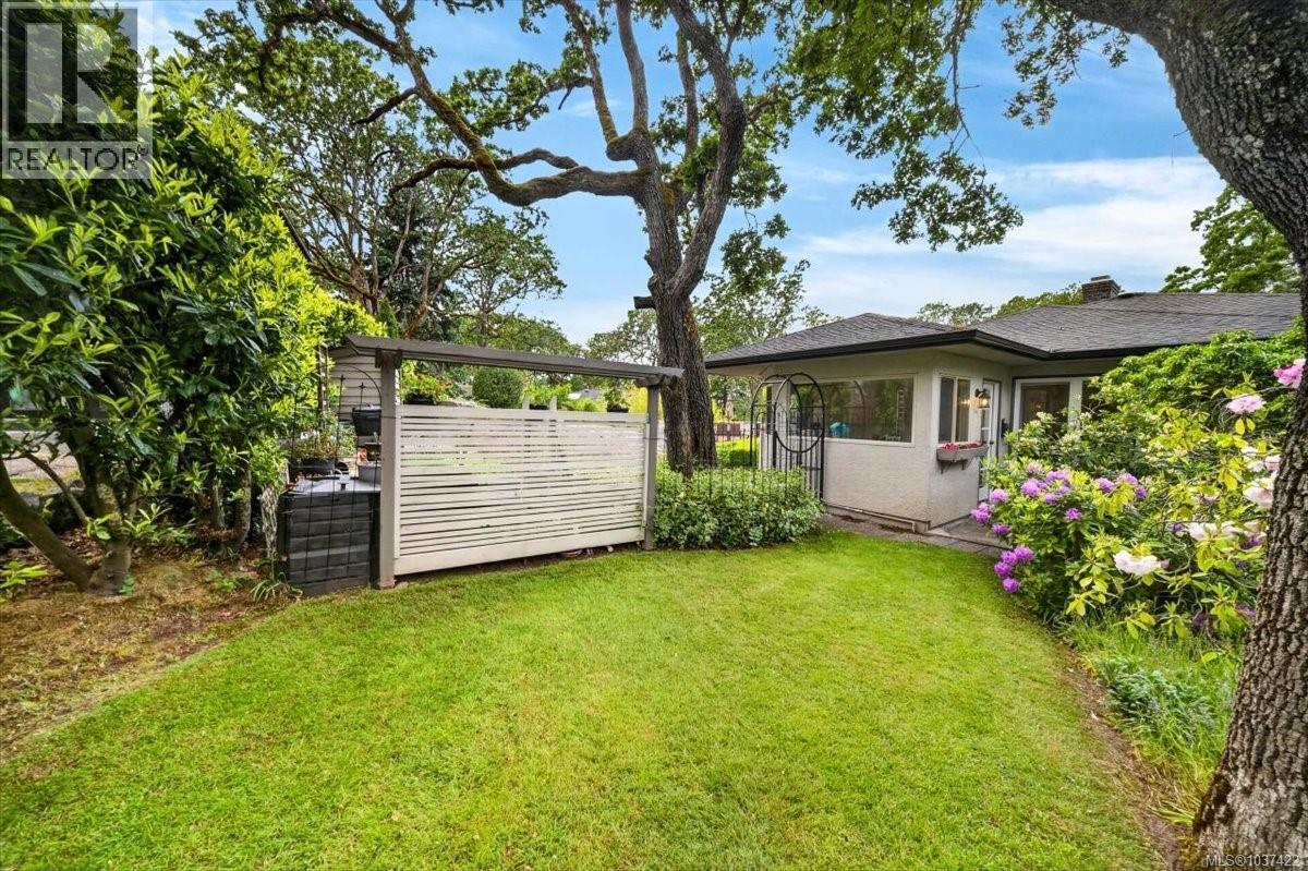 1567 Athlone Dr, Saanich, British Columbia  V8P 2T2 - Photo 57 - 1037422